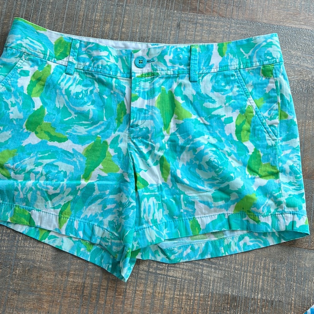 Lilly Pulitzer blue rose Callahan short